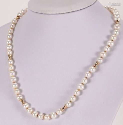 Ornamental pearl necklace