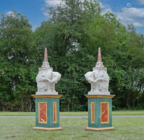 Paar monumentale Parkdekorationen im Barockstil