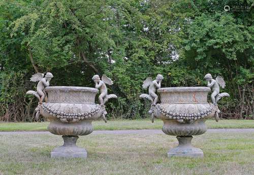 Paar monumentale Parkvasen