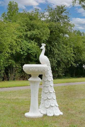 Skulpturale Vogeltränke im Jugendstil