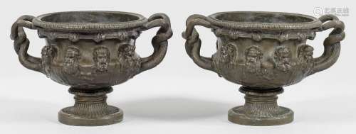 Paar Bronze-Warwickvasen