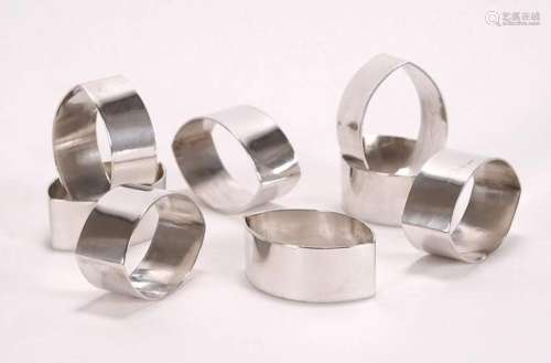 Eight napkin rings