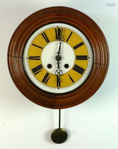 Round wall clock