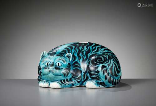 AN IMPORTANT AND RARE BLACK AND TURQUOISE 'CAT' PORCELAIN NI...