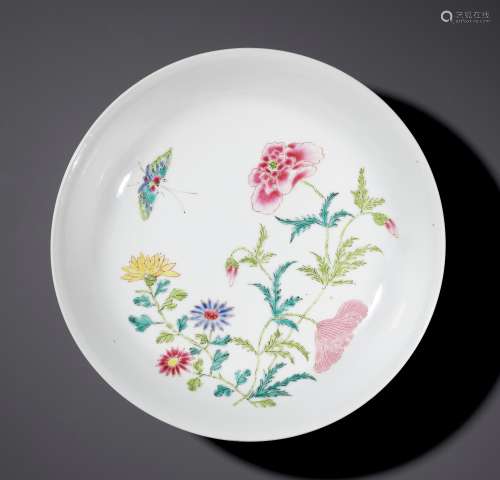 A FAMILLE ROSE 'BUTTERFLY AND FLOWERS' SAUCER DISH, YONGZHEN...