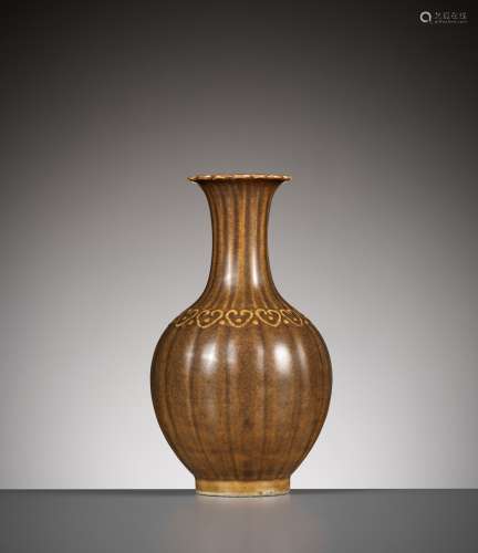 A BROWN-GLAZED AND LOBED 'RUYI' VASE, 18TH CENTURY