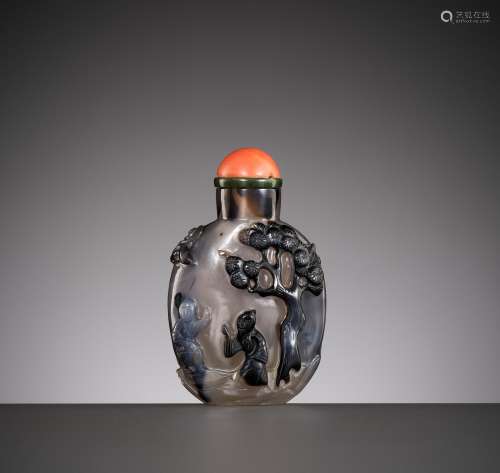 A CAMEO AGATE SNUFF BOTTLE, OFFICIAL SCHOOL, 1740-1840