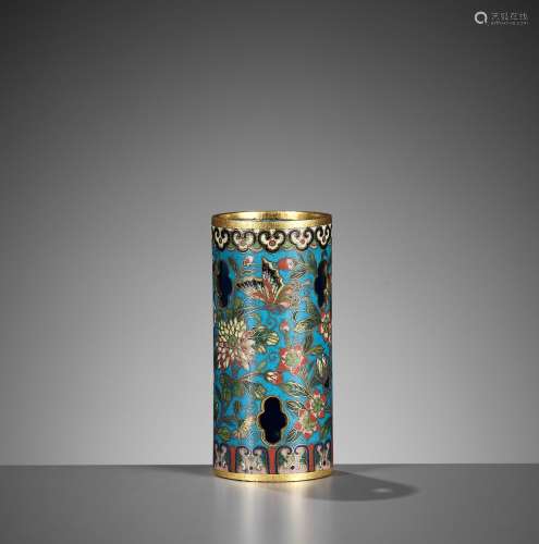 AN EXCEEDINGLY RARE MINIATURE CLOISONNE HAT STAND, JIAQING