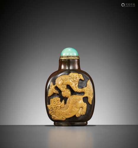 A RARE CAMEO JASPER SNUFF BOTTLE, OFFICIAL SCHOOL, QING DYNA...