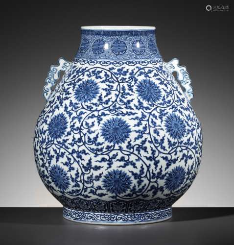 A FINE AND LARGE BLUE AND WHITE 'LOTUS' VASE, HU, QING DYNAS...