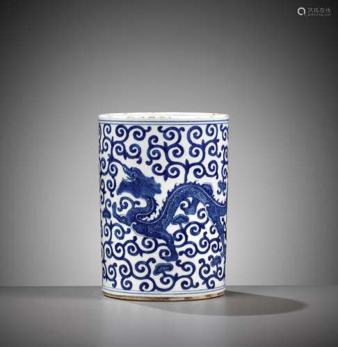 A BLUE AND WHITE 'DRAGON' BRUSHPOT, BITONG, QING DYNASTY