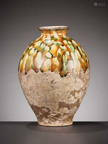 A SANCAI GLAZED POTTERY JAR, TANG DYNASTY