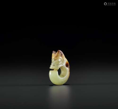 A YELLOW AND RUSSET MINIATURE 'PIG DRAGON' PENDANT, ZHULONG,...