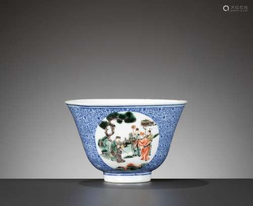 A FAMILLE VERTE 'THREE MEDALLION' BOWL, QING DYNASTY