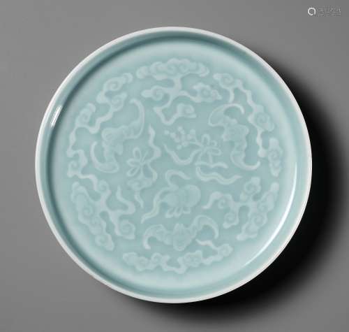 A CARVED AND CELADON-GLAZED 'THREE BATS' DISH, QING DYNASTY