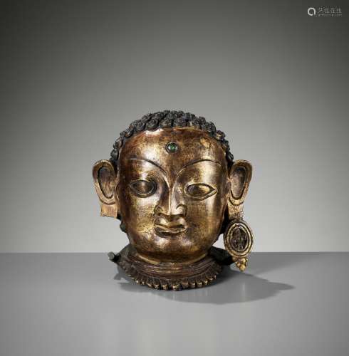 A FINELY INLAID GILT-BRONZE HEAD A BODHISATTVA, 16TH-17TH CE...