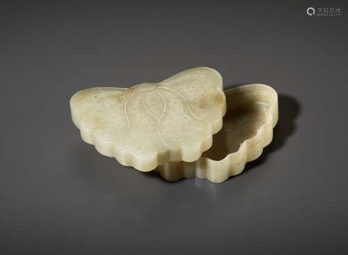 A PALE CELADON JADE 'BUTTERFLY' BOX AND COVER, LATE QING DYN...