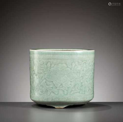 A CELADON GLAZED BRUSHPOT, BITONG, FIRST HALF OF THE QING DY...