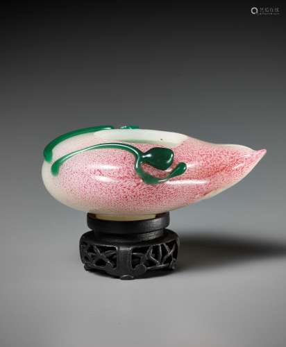A GREEN AND PINK OVERLAY GLASS 'PEACH' BRUSHWASHER, QING DYN...