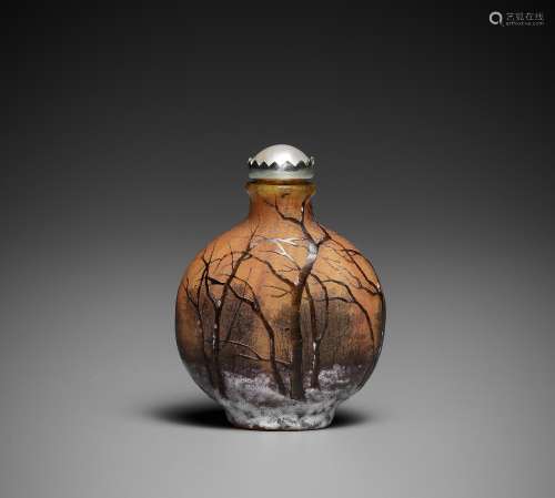 AN ETCHED AND ENAMELED GLASS 'WINTER LANDSCAPE' SNUFF BOTTLE...