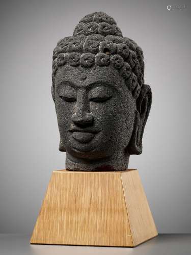 AN ANDESITE HEAD OF BUDDHA, 9TH - 10TH CENTURY