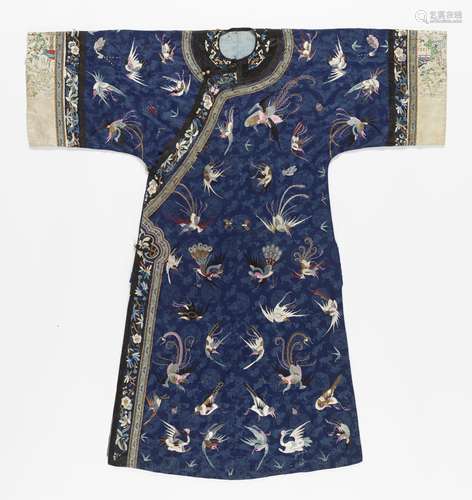 A DAMASK SILK 'PARADISE BIRDS' INFORMAL LADY'S ROBE, CHANGYI...