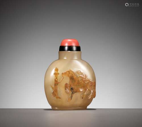 A SHADOW AGATE 'HORSE AND MONKEY' SNUFF BOTTLE, 1750-1850