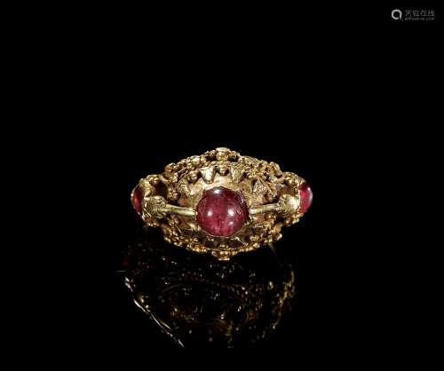 A RUBY-SET GOLD 'FLOWER AND BIRD' PRIEST'S RING