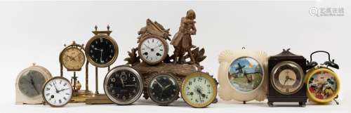 Assorted clocks, clock movements and parts (A/F) 19th and 20...