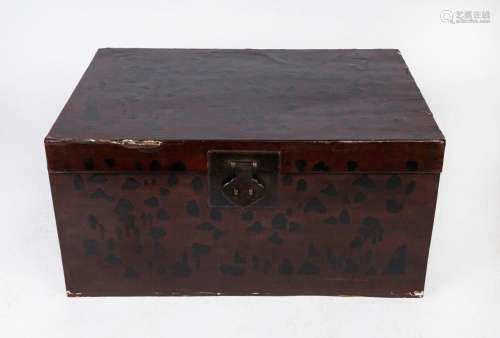 A Chinese lacquered trunk, 19th/20th century, 44cm high, 88c...