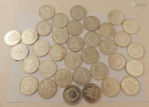 35 pièces de 50 francs Hercule en argent. Poids. 1050g.