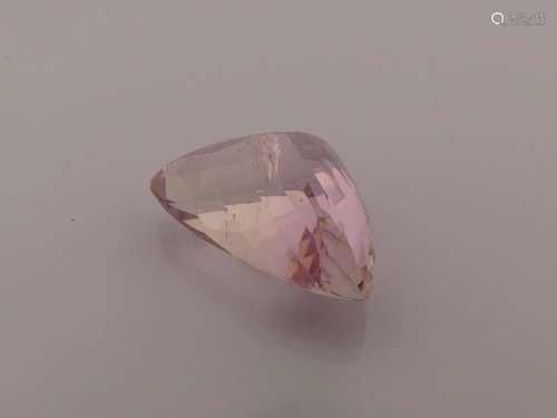 Kunzite non montée de 22.2 carats. Avec certificat.