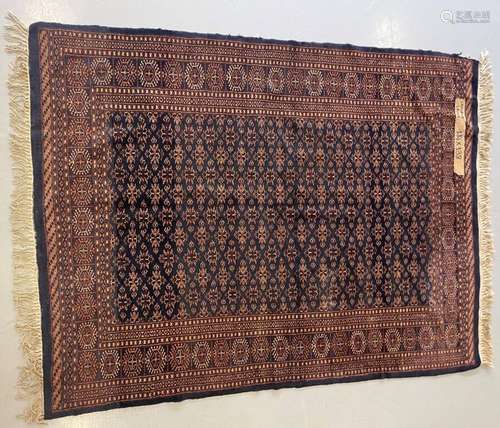 Tapis Caucase en laine. 184 x 138 cm.