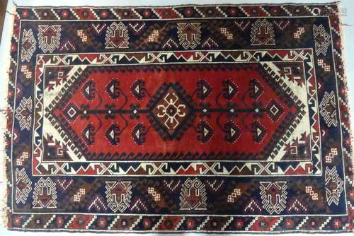 Tapis d'orient en laine. 180X120CM