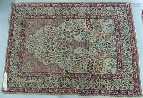 Tapis d'orient en laine. 143X189CM