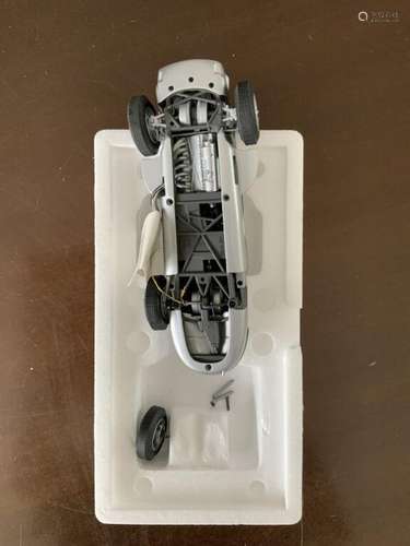 CMC. 1/18ème. Mercedes.  W196 Silberfeil-Monoposto. Référénc...