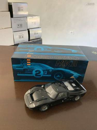 EXOTO Racing Legends. 1/18ème. FORD. GT 40 MK II Noir. Référ...