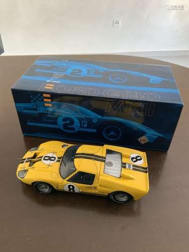 EXOTO Racing Legends. 1/18ème. FORD. GT 40 MKII #8 Le Mans. ...