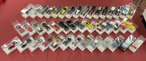 Lot de 43 voitures miniatures 1/43ème "AGE D'OR" S...