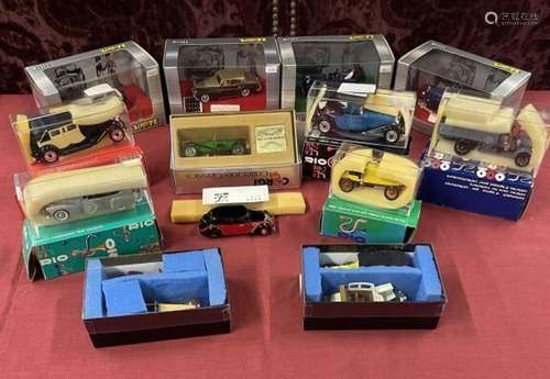 Collection de 15 voitures miniatures RIO, VEREM, CORGI colle...