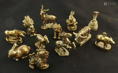 Ensemble de 12 petits bronzes animaliers.