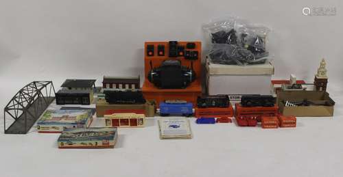 Large Lot of Lionel Trains & Accessories