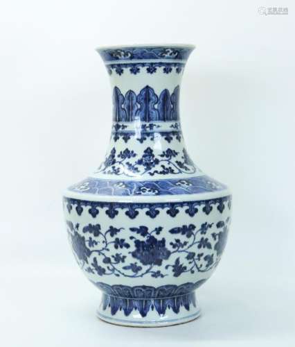 Fine Chinese 18 C Blue & White Porcelain Vase