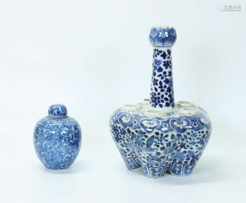 2 Chinese 19 C Blue White Porcelains Tulip Pot Jar