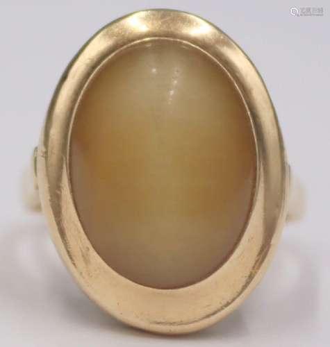 JEWELRY. Cat's Eye Chrysoberyl and 14kt Gold Ring.