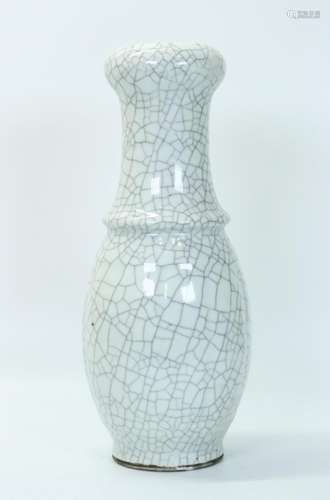 Chinese White Crackle Glazed Vase Garlic Mouth