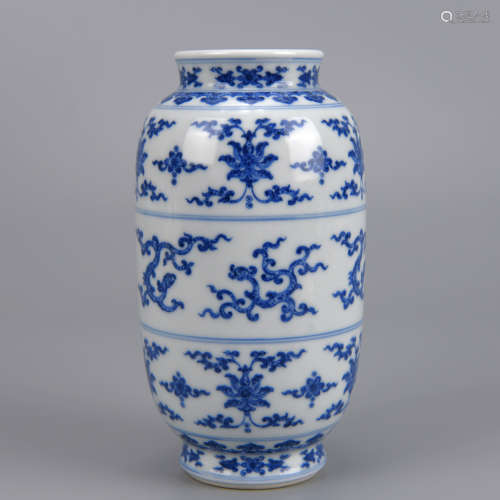 A BLUE AND WHITE FLOWER AND DRAGON PATTERN LANTERN-FORM VASE