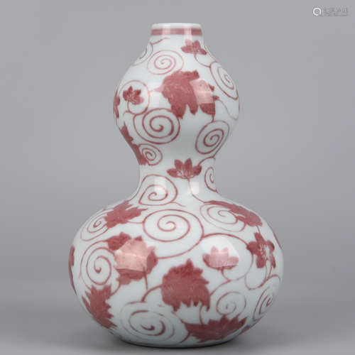 AN UNDERGLAZE RED DOUBLE-GOURD-FORM VASE