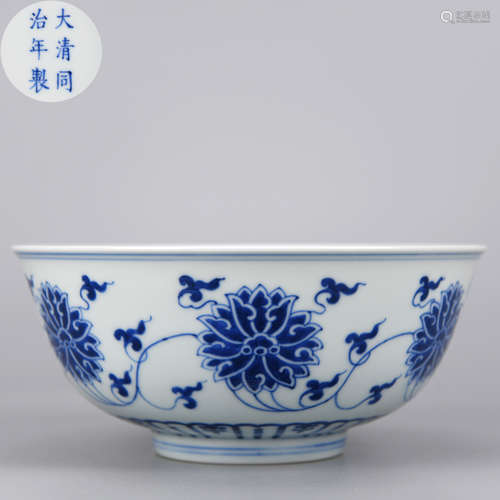 A BLUE AND WHITE INTERLOCKING LOTUS BOWL