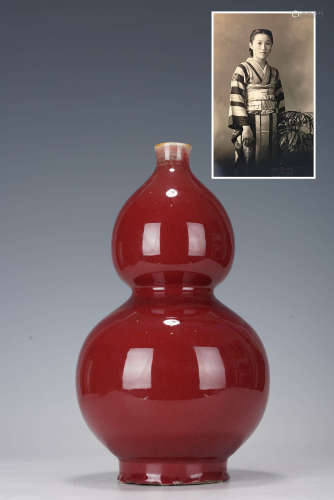 红釉葫芦赏瓶